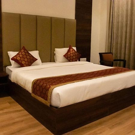 Sourav Park Inn Агра Экстерьер фото