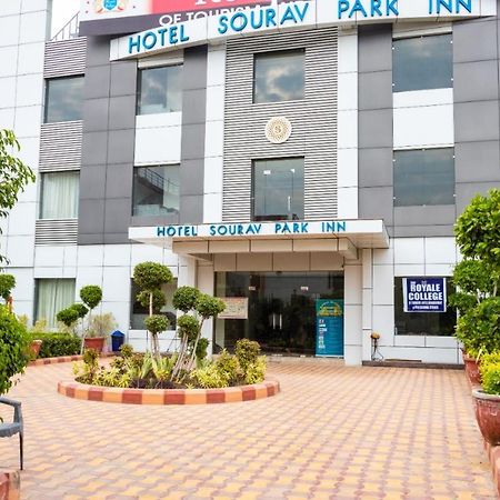 Sourav Park Inn Агра Экстерьер фото