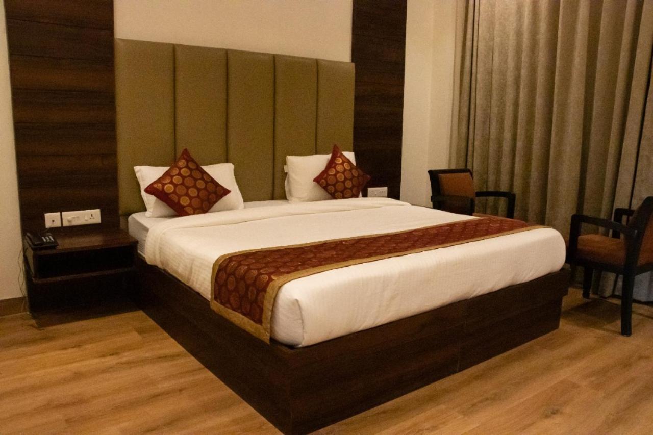 Sourav Park Inn Агра Экстерьер фото