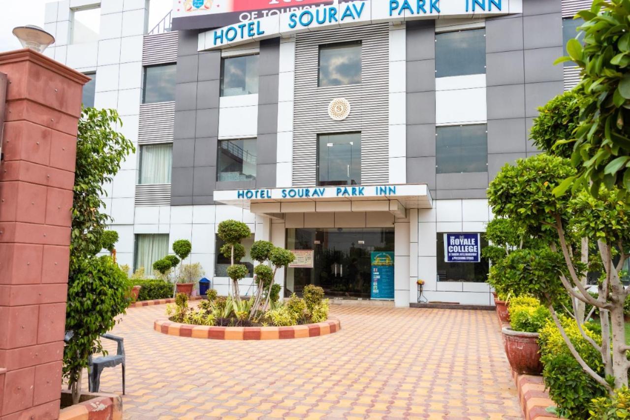 Sourav Park Inn Агра Экстерьер фото