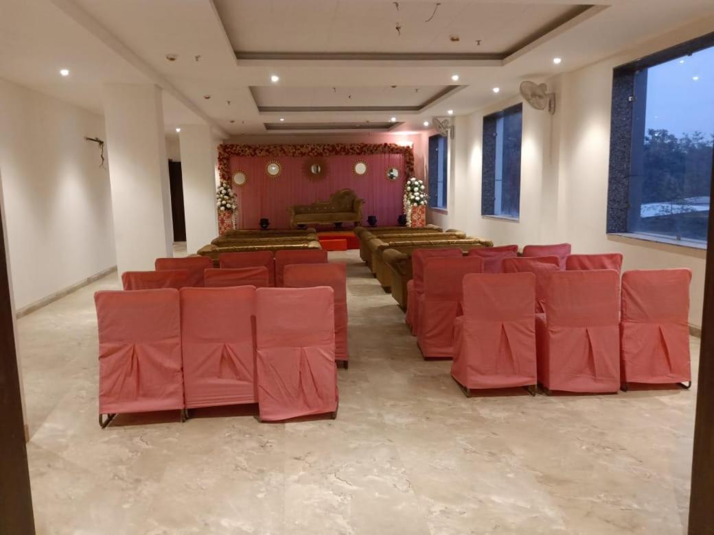 Sourav Park Inn Агра Экстерьер фото